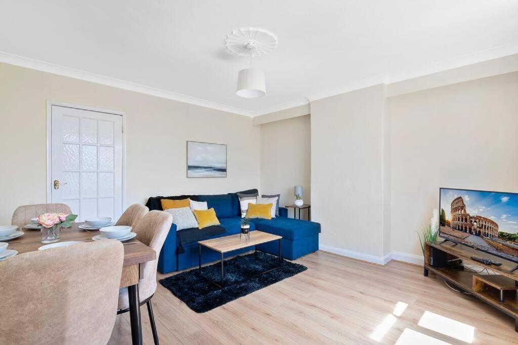 Spacious 3Br House In Enfield North London With Garden Экстерьер фото