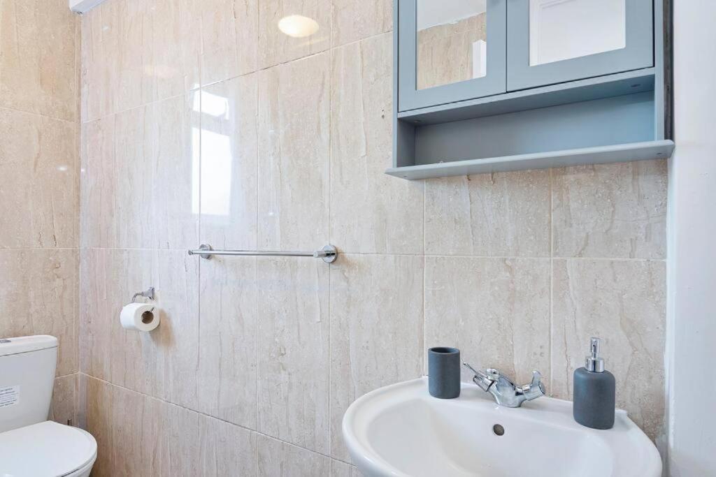 Spacious 3Br House In Enfield North London With Garden Экстерьер фото