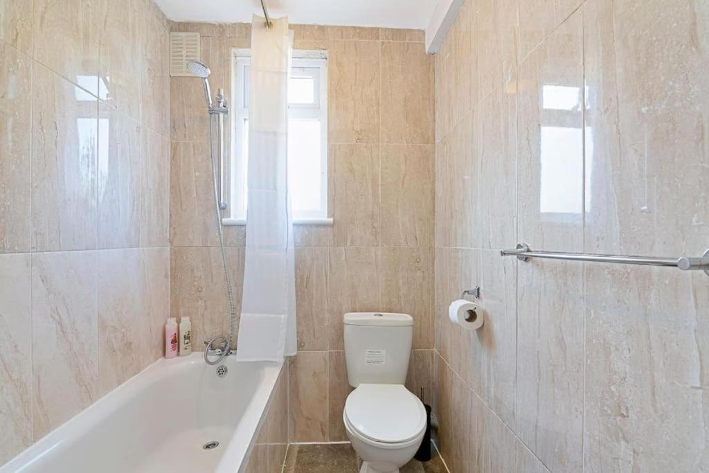 Spacious 3Br House In Enfield North London With Garden Экстерьер фото