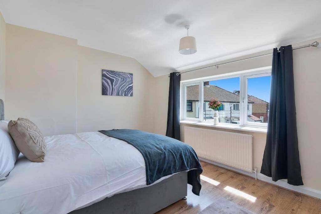 Spacious 3Br House In Enfield North London With Garden Экстерьер фото
