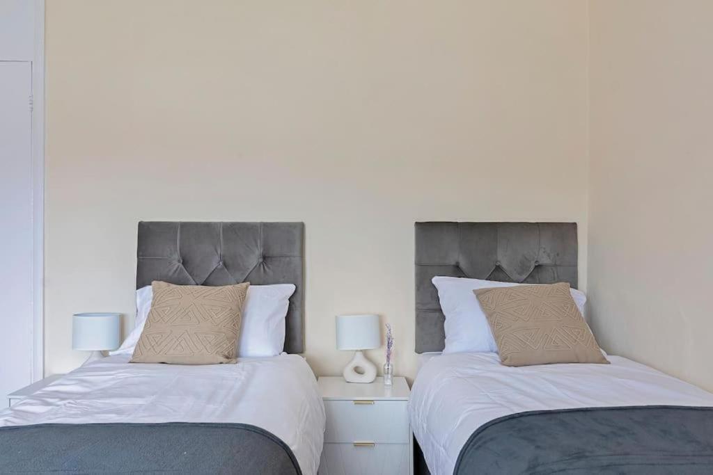 Spacious 3Br House In Enfield North London With Garden Экстерьер фото