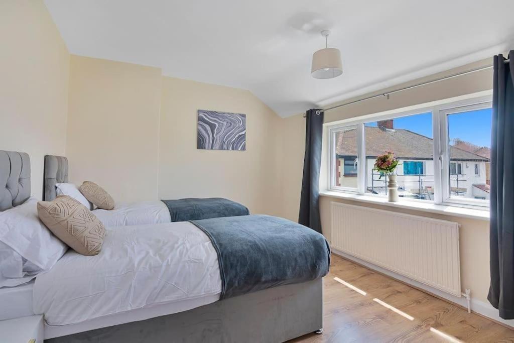 Spacious 3Br House In Enfield North London With Garden Экстерьер фото